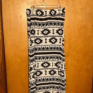 Black and White Aztec print maxi skirt: size Medium. Only warn couple of times.